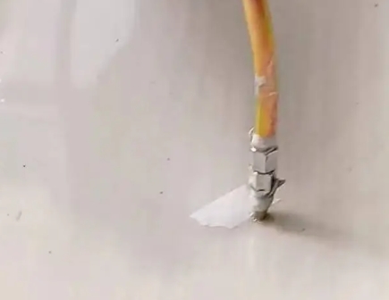 罗城瓷砖空鼓维修公司专业解答在瓷砖铺贴过程中，如果使用的砂料过粗（如全部使用了粗砂），可能会导致以下问题